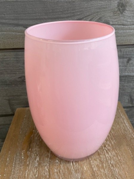 Pinkki maljakko .